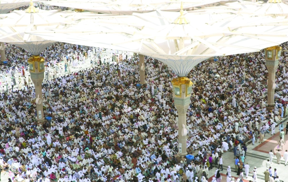 جموع المصلين في المسجد النبوي                  (واس)