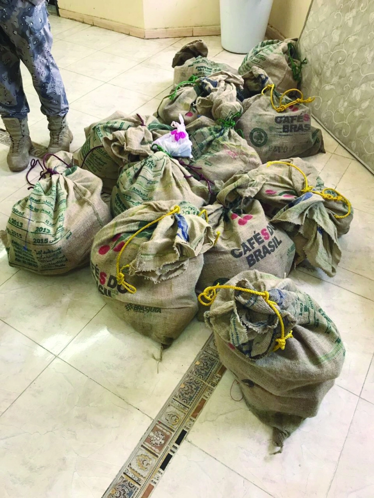 كميات الحشيش التي عثر عليها بالقارب         (مكة)