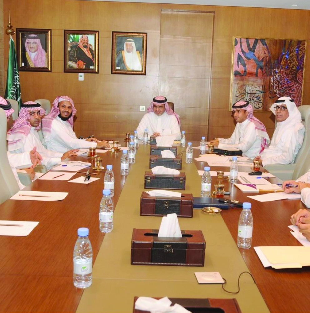 أحمد العيسى مترئسا اجتماع شركة تطوير                               (واس)