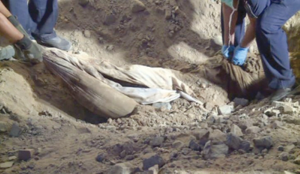 جثة الإرهابي مطيع الصيعري بعد تصفيته من قبل داعش (واس)