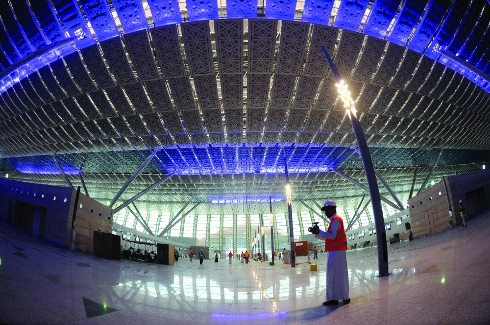 من الجولة في مطار الملك عبدالعزيز الجديد                                                                                                   (محمد يحيى)