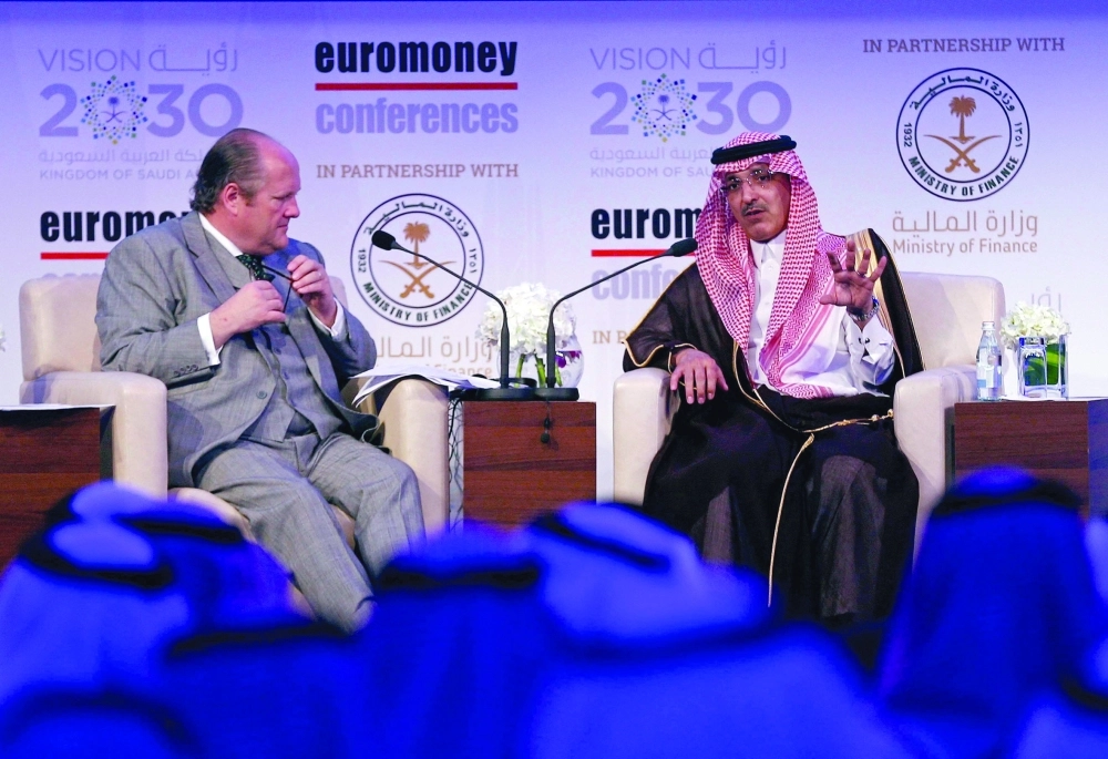 وزير المالية متحدثا في المؤتمر 