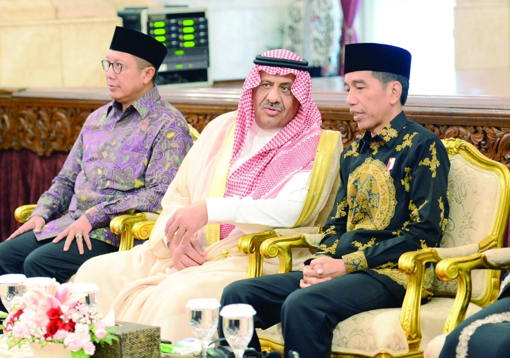 خالد بن سلطان متحدثا للرئيس الإندونيسي (واس)