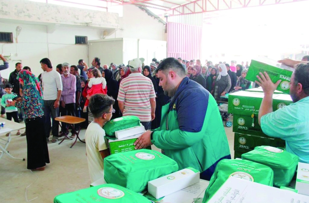 مساعدات سعودية للسوريين داخل تركيا         (واس)