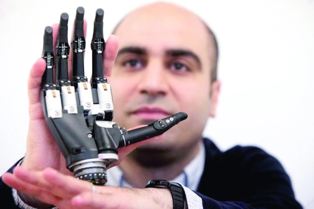 المخترع من اليد الصناعية ( the sun)