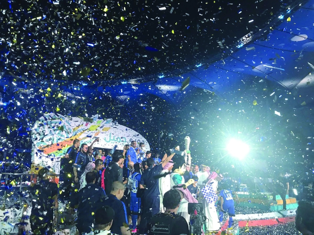 الهلال يتوج بالبطولة رقم 14 للدوري   (مكة)