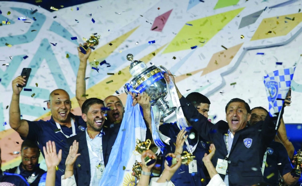 فرحة كبيرة للجهاز الفني بقيادة المدرب رامون دياز         (محمد مشهور)