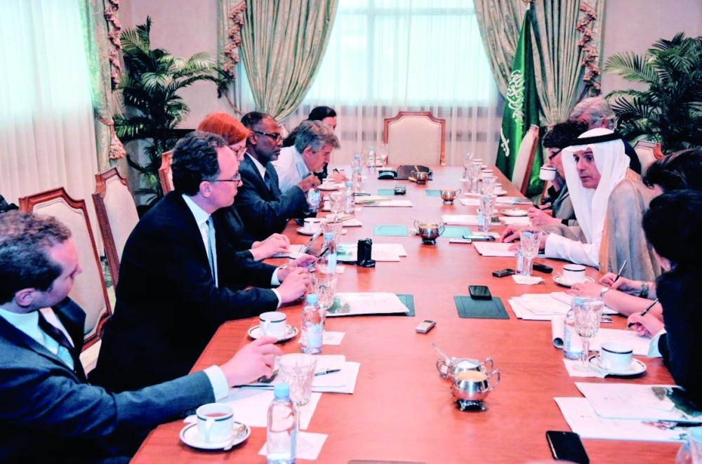 عادل الجبير لدى لقائه الصحفيين في السفارة السعودية بواشنطن                                                                                     (واس)