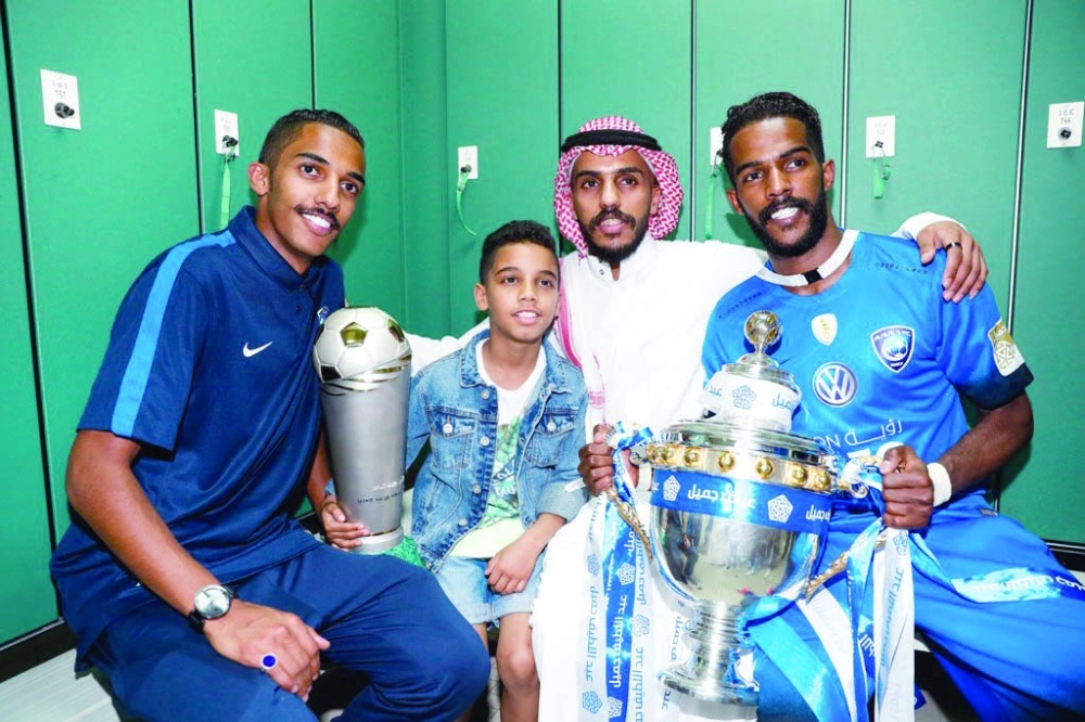 نواف العابد مع أشقائه