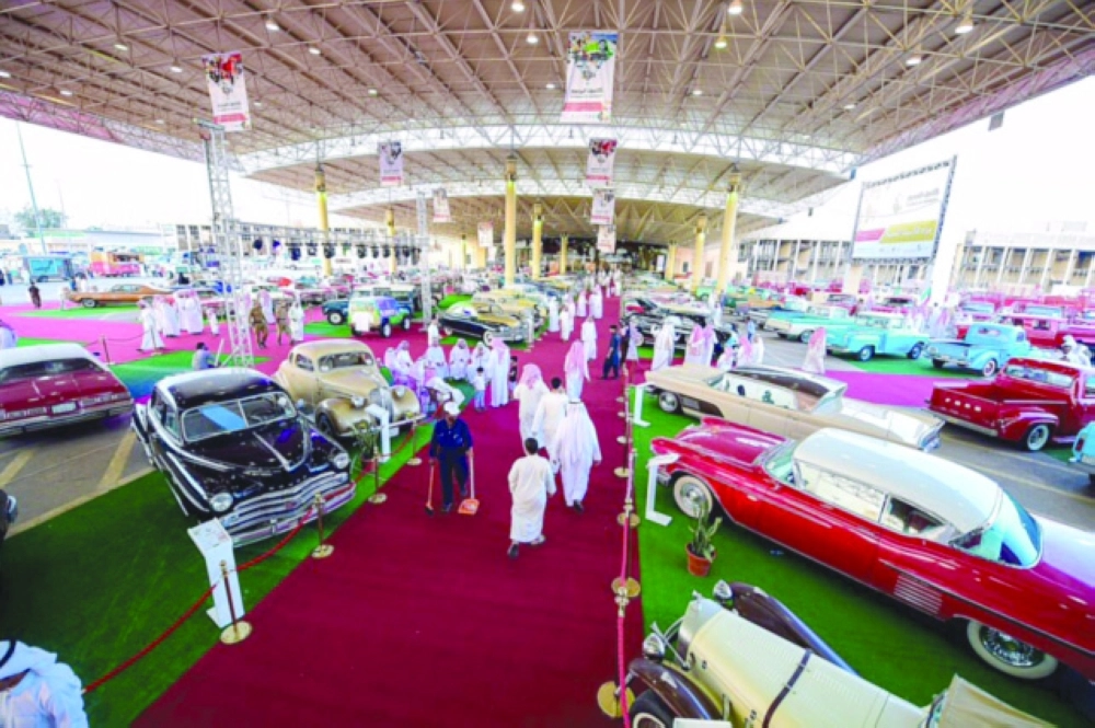 إحدى سيارات المهرجان                         (واس)