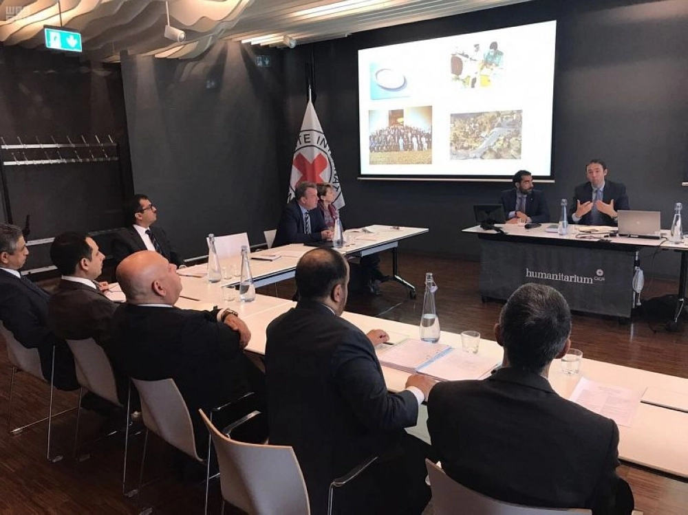 وفد قيادة التحالف في لقاء مع منظمة الصليب الأحمر بجنيف (واس)