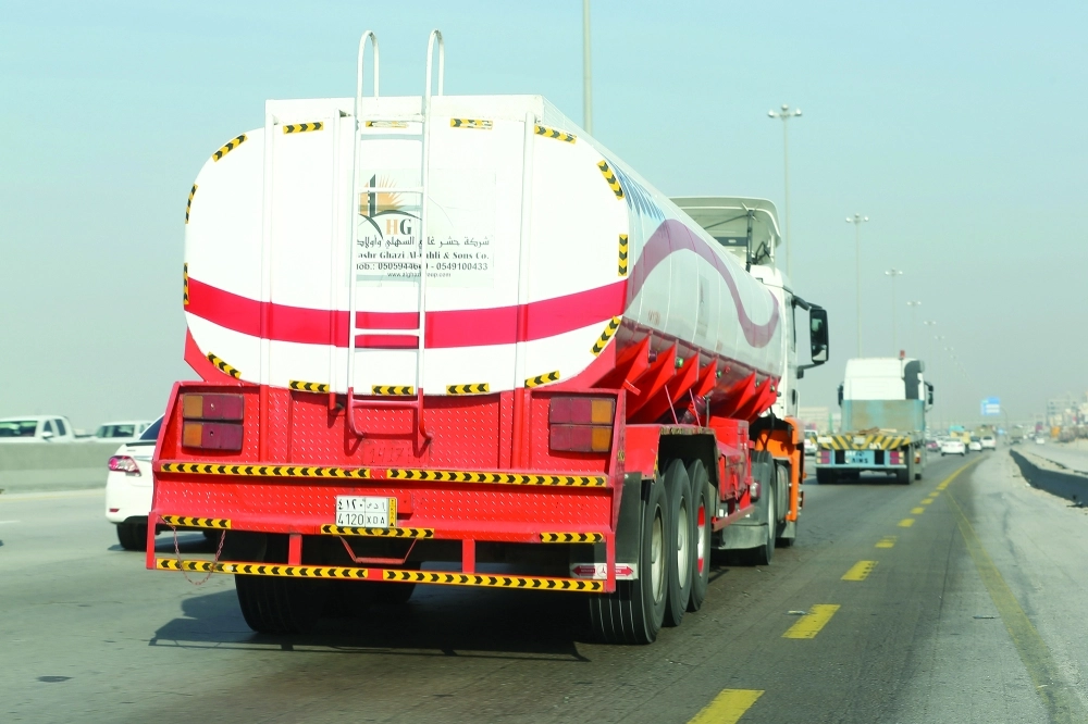 ناقلات على طرق رئيسة بالدمام (مكة)