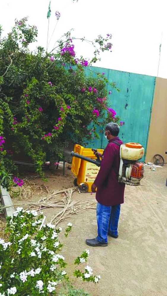 من أعمال الرش في إحدى محافظات منطقة مكة   (واس)