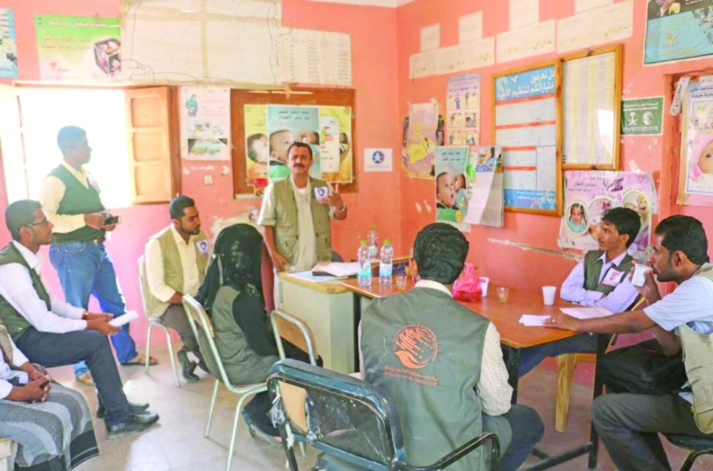 فريق مركز الملك سلمان خلال برنامج طبي بشبوة       (واس)