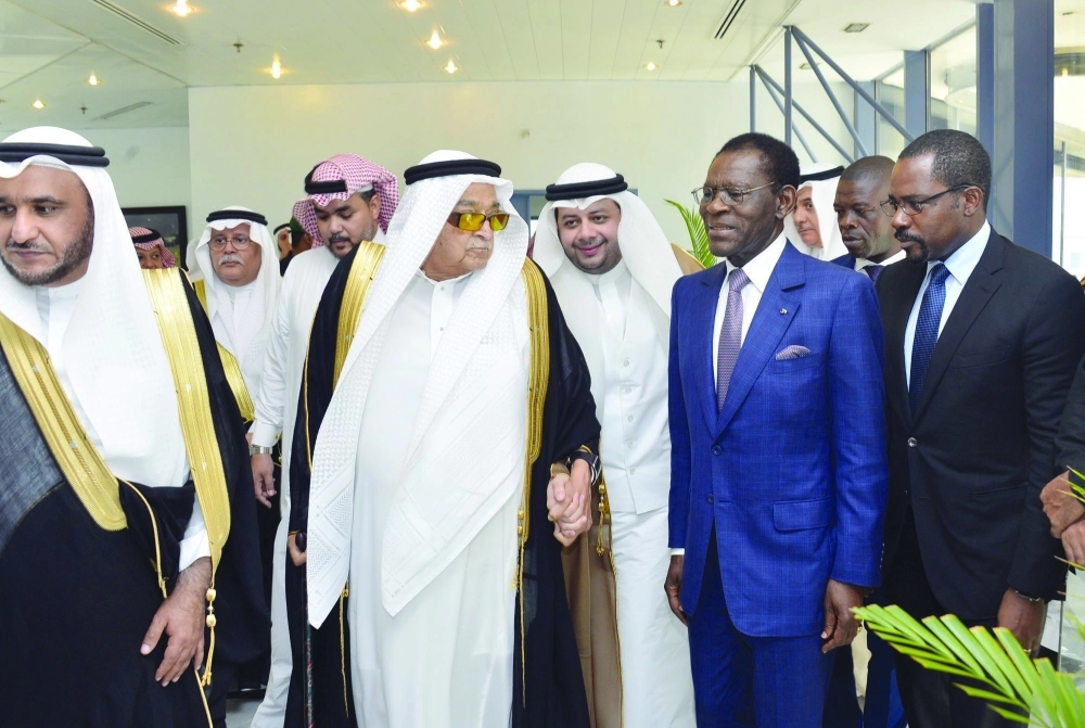 كامل وأمباسوجو في غرفة جدة                                                                                                                        (مكة)