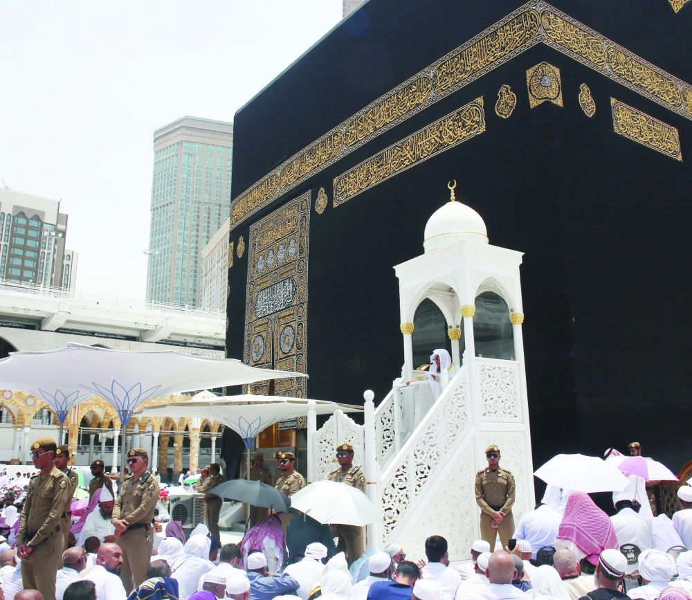 من خطبة الجمعة في المسجد الحرام أمس                 (واس)