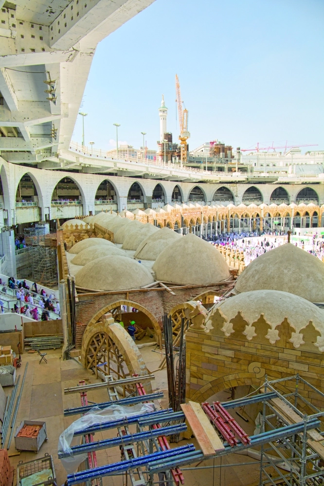 من أعمال الصيانة في الحرم المكي                              (أنس الحارثي)