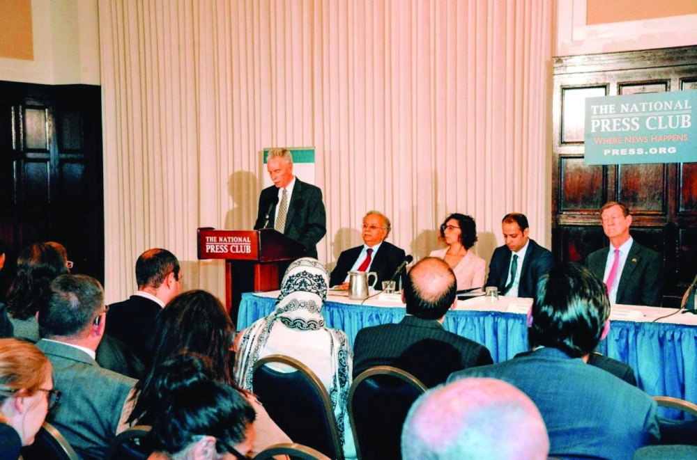 من ندوة مكافحة الإرهاب التي عقدها مركز سياسة الشرق الأوسط ومركز الخليج للأبحاث بواشنطن            (واس)