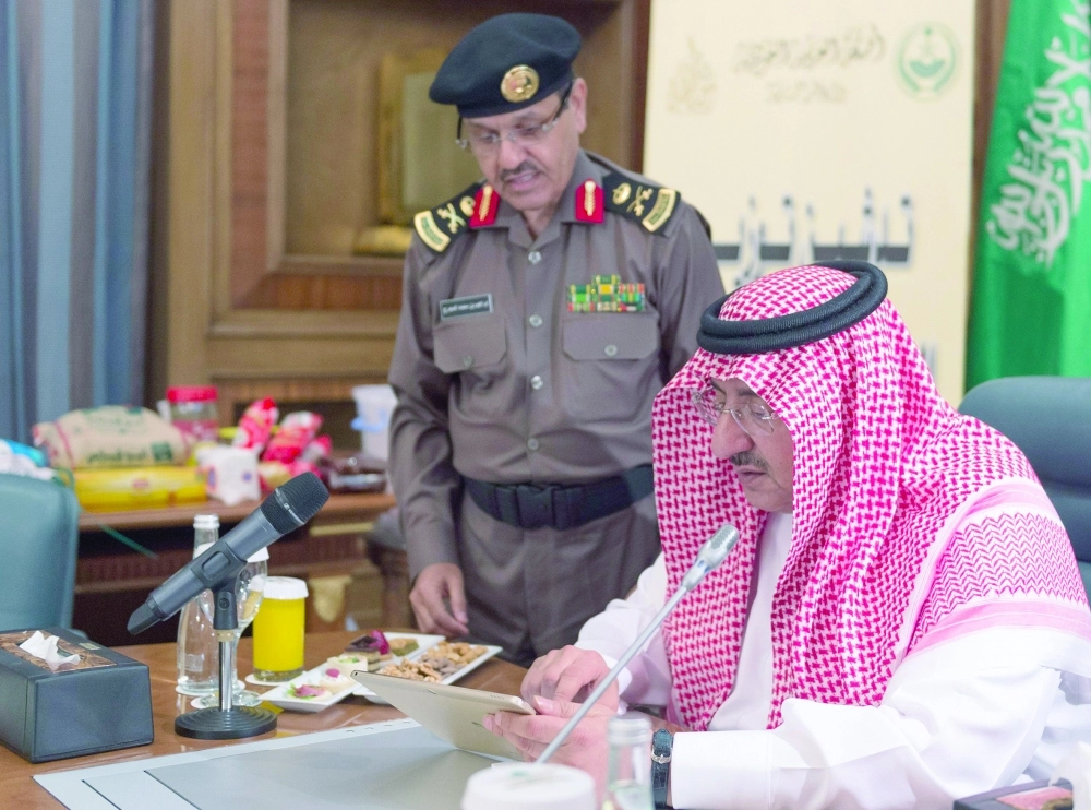 الأمير محمد بن نايف خلال تدشين الحملة (واس)