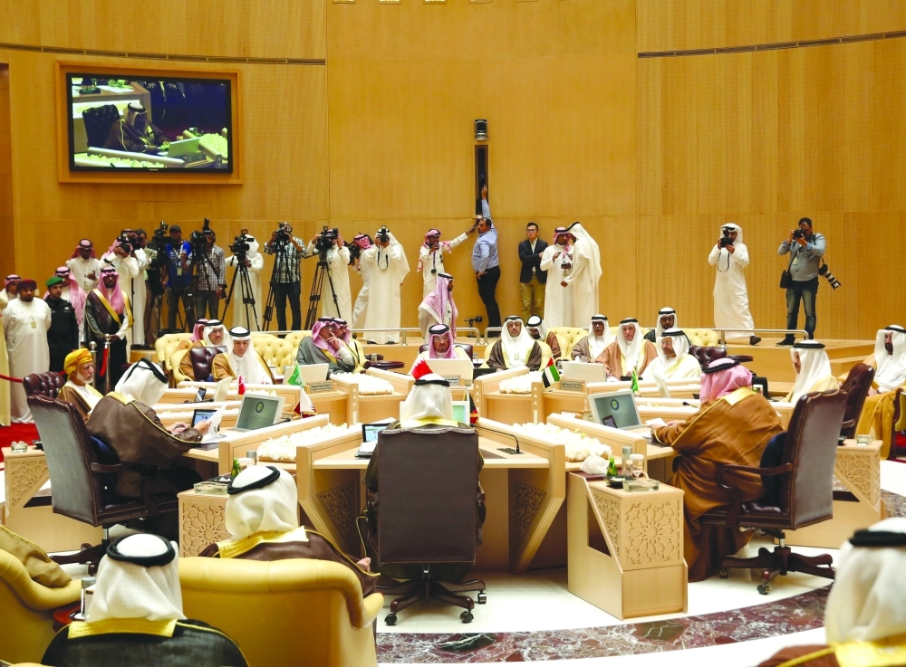 وزراء خارجية الخليج حول مائدة مستديرة في اجتماع الرياض  
