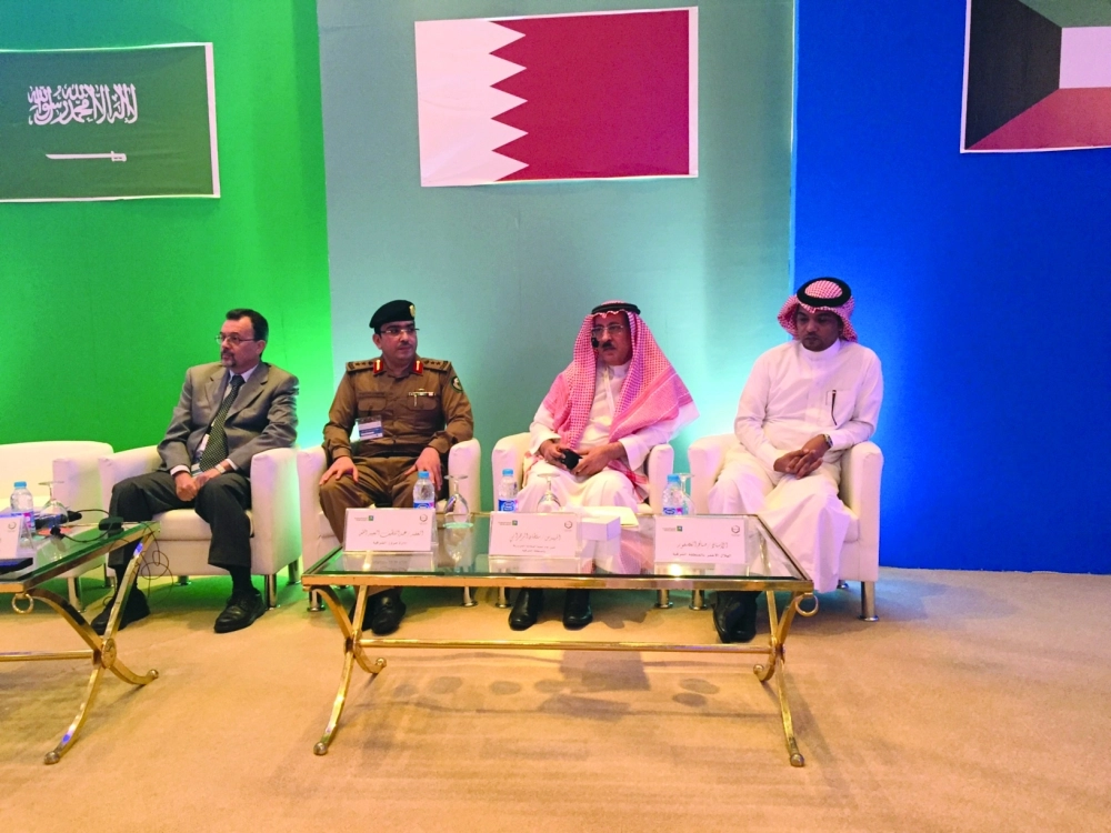 من جلسات الندوة أمس                                                     (مكة)