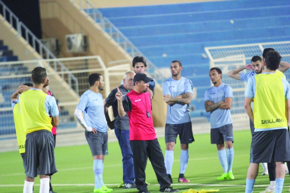 خالد القروني محاضرا لاعبي الباطن (إعلامي الباطن)