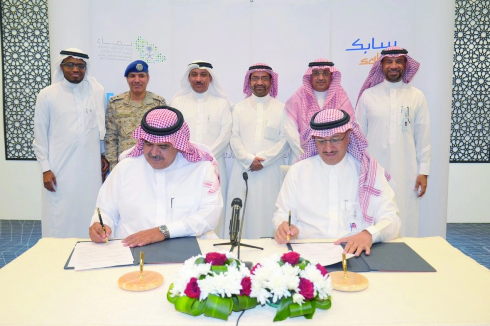 أثناء توقيع الاتفاقية                                                                                                  (مكة)