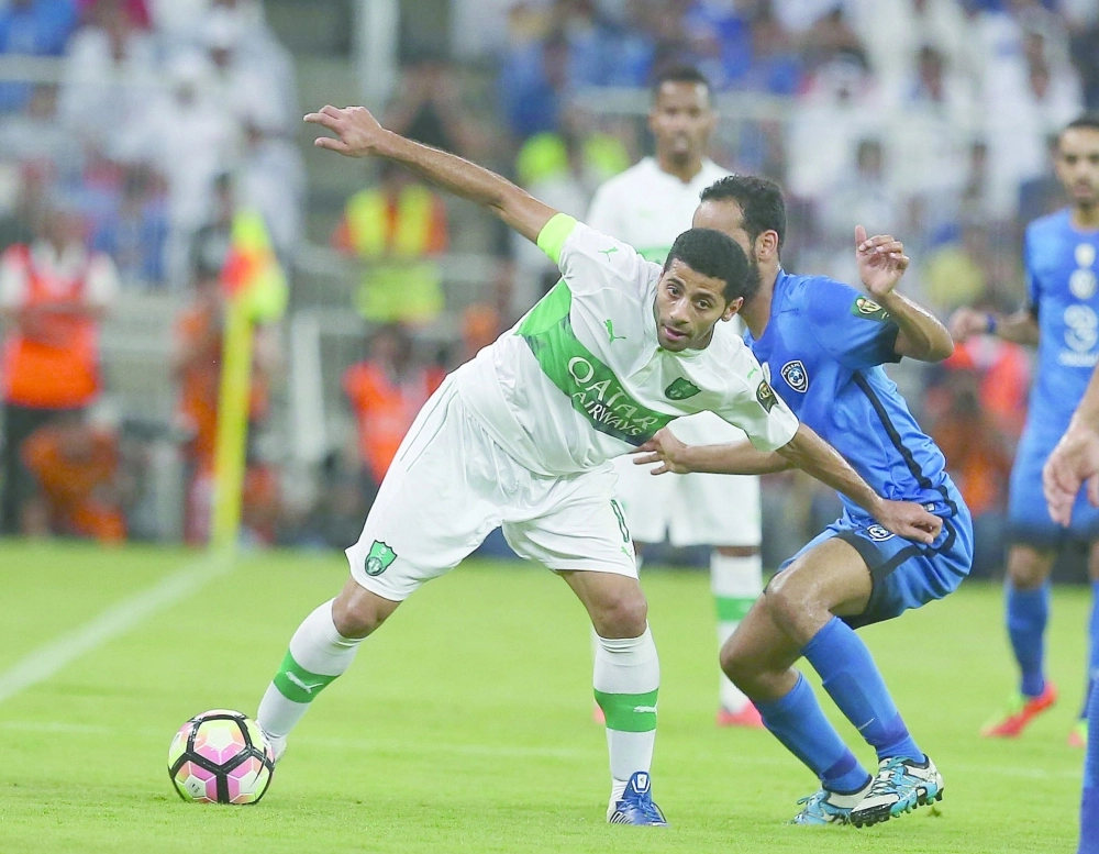 صراع في الوسط بين تيسير الجاسم وعبدالله عطيف (د ب أ)