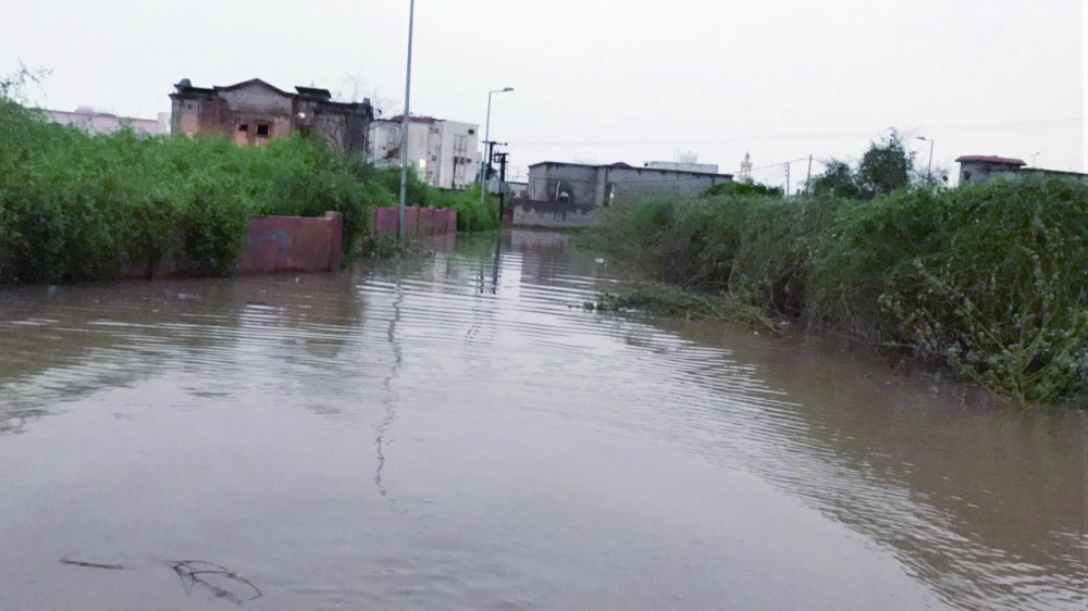 شوارع وأزقة مليئة بالمياه                                                                      (مكة)