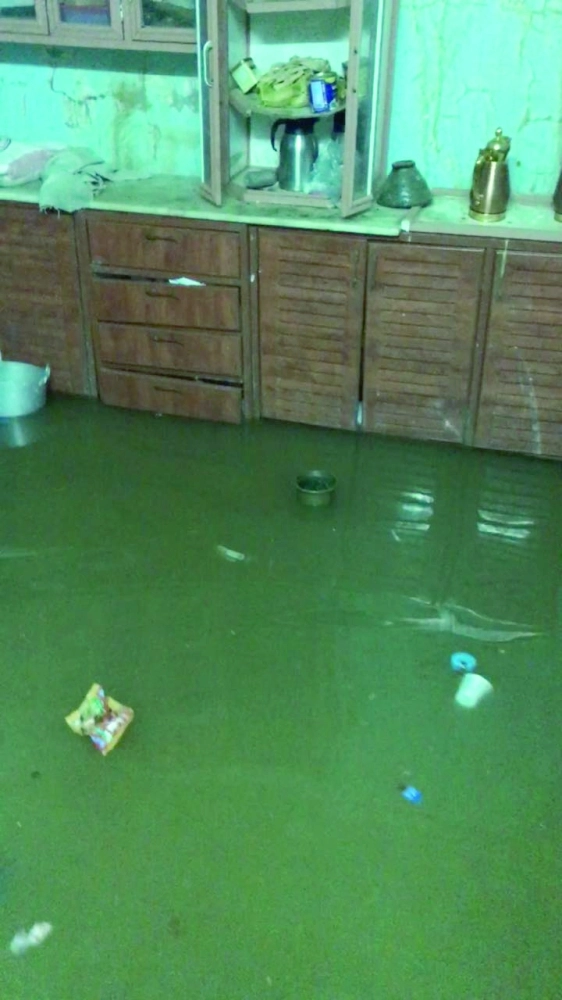 مياه الأمطار داخل منازل أهالي حرجة ضمد               