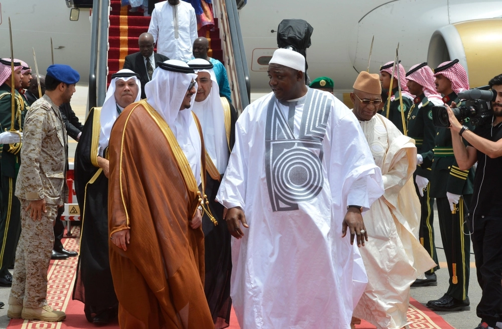 رئيس جامبيا الرئيس آداما بارو لدى وصوله الرياض (واس)
