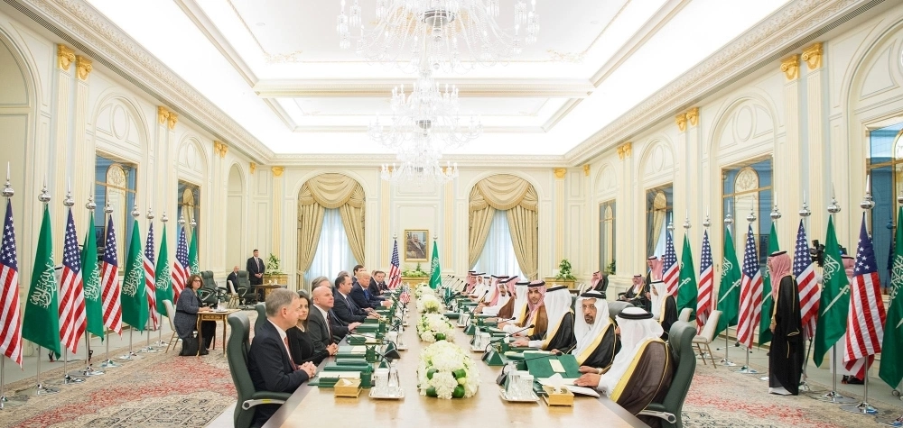 جلسة مباحثات رسمية بين خادم الحرمين والرئيس ترمب (واس)