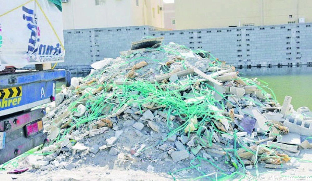 مخلفات بناء متروكة داخل أحياء في المنطقة الشرقية   (مكة)