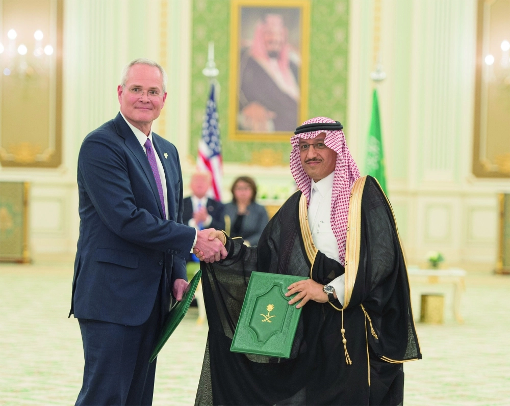 يوسف البنيان و دارن وودز
