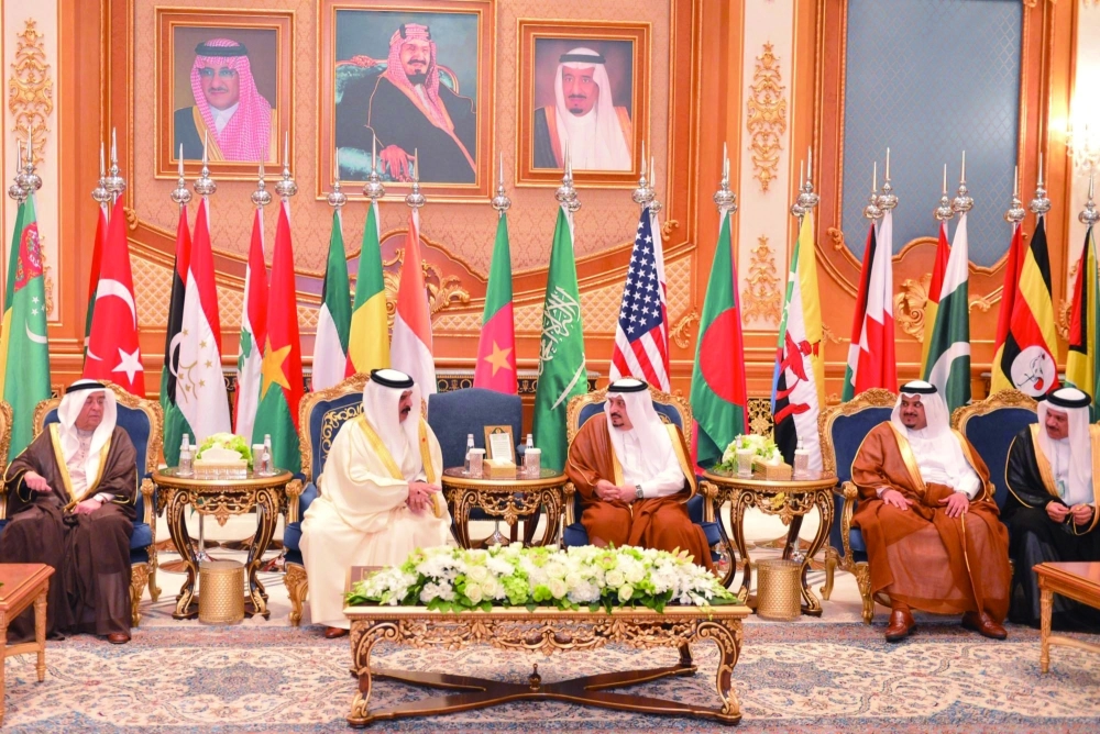 ملك البحرين حمد آل خليفة لدى وصوله الرياض (واس)