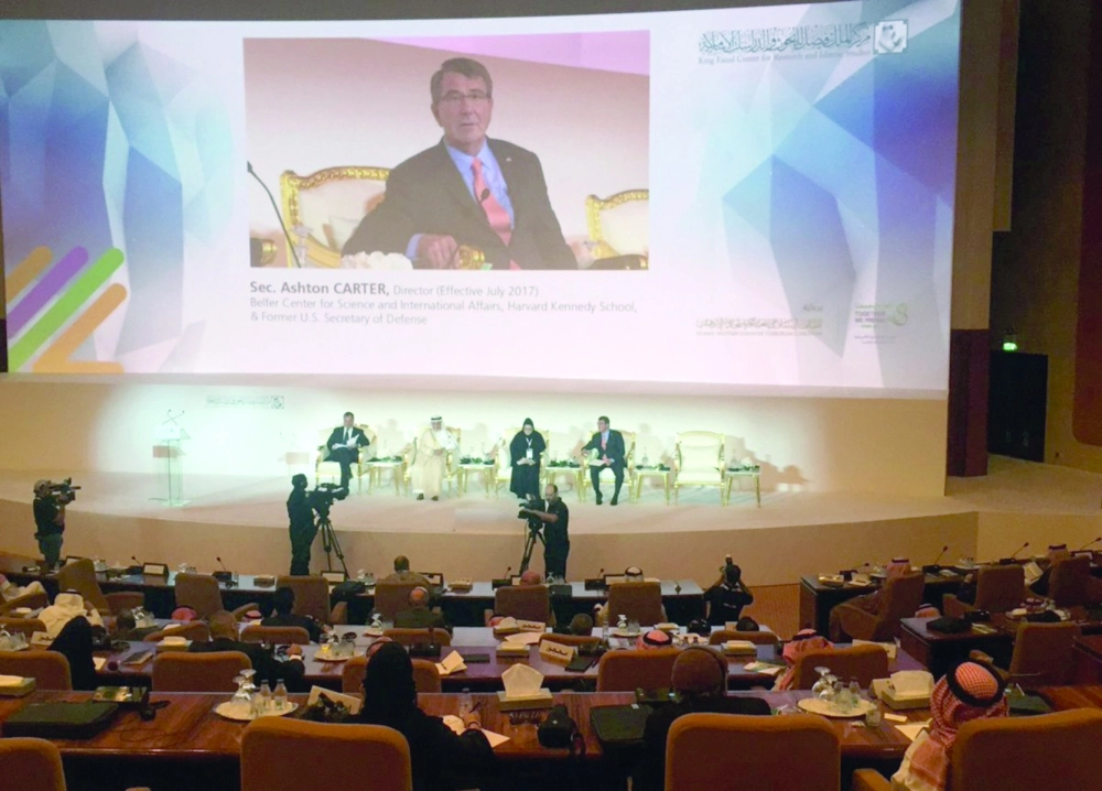 أشتون كارتر في حديث بمنتدى التطرف ومكافحة الإرهاب