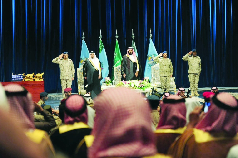 الأمير محمد بن سلمان خلال رعايته تخريج الدفعة 92 من طلبة كلية الملك فيصل الجوية 