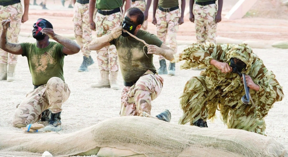 من العرض العسكري والتطبيقات التكتيكية لوحدات الأمن الخاصة 