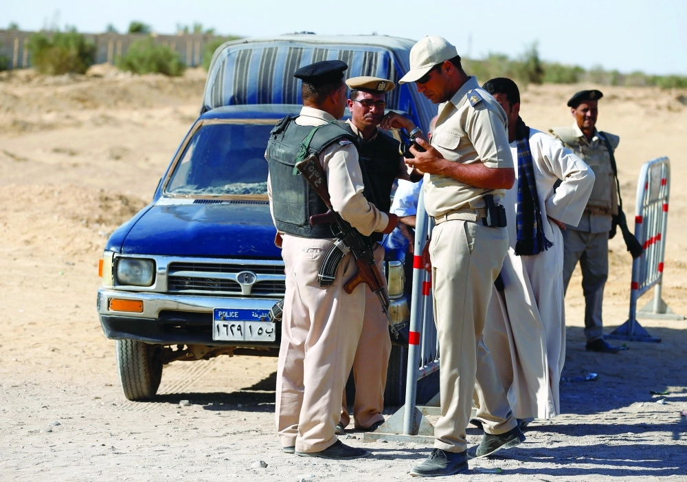 حراس أمن قرب موقع الهجوم (رويترز)