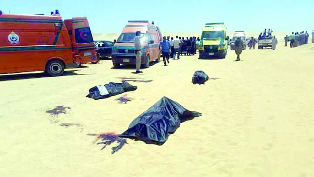 مسؤولو الأمن وخدمات طوارئ في موقع الهجوم (إ ب أ)