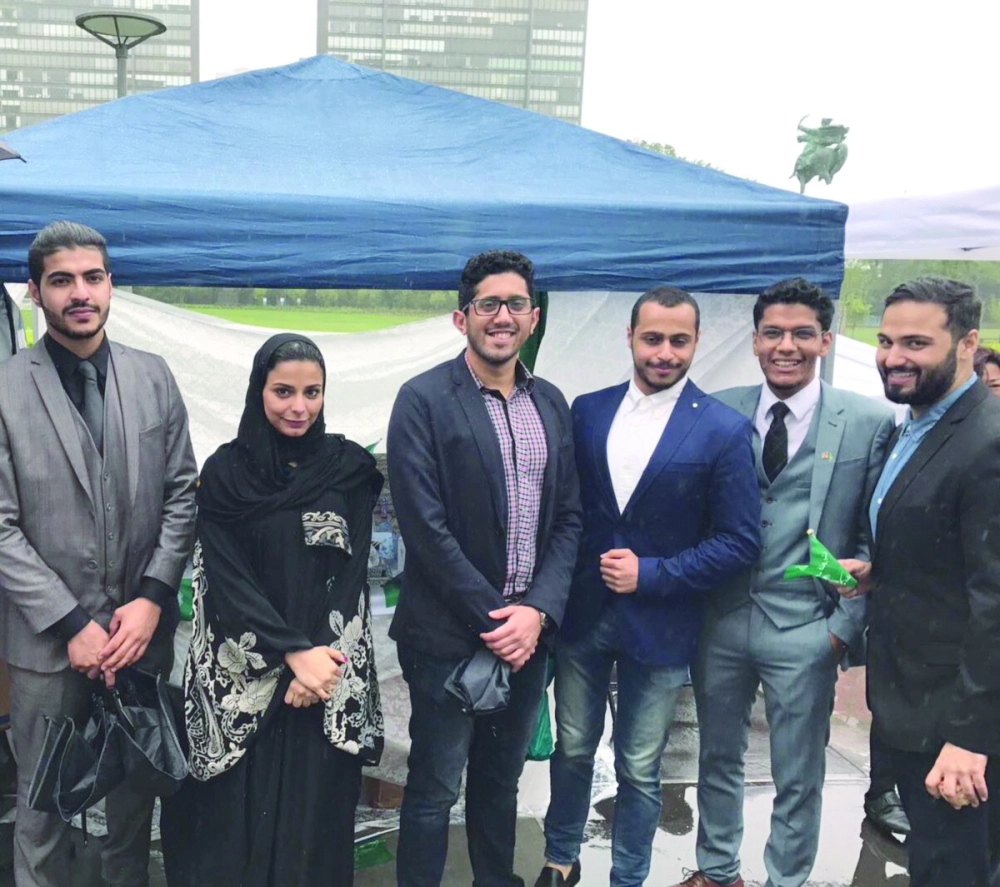 مبتعثون سعوديون في البازار   (مكة)