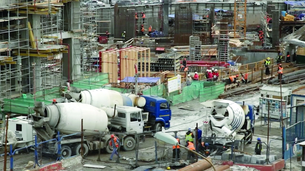 جانب من أعمال بناء تستخدم التقنية الحديثة (مكة)