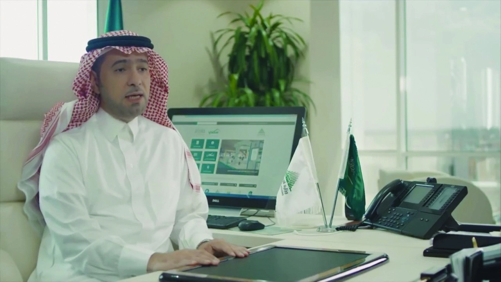 وزير الإسكان متحدثا عن التقنية الحديثة للبناء         (مكة)