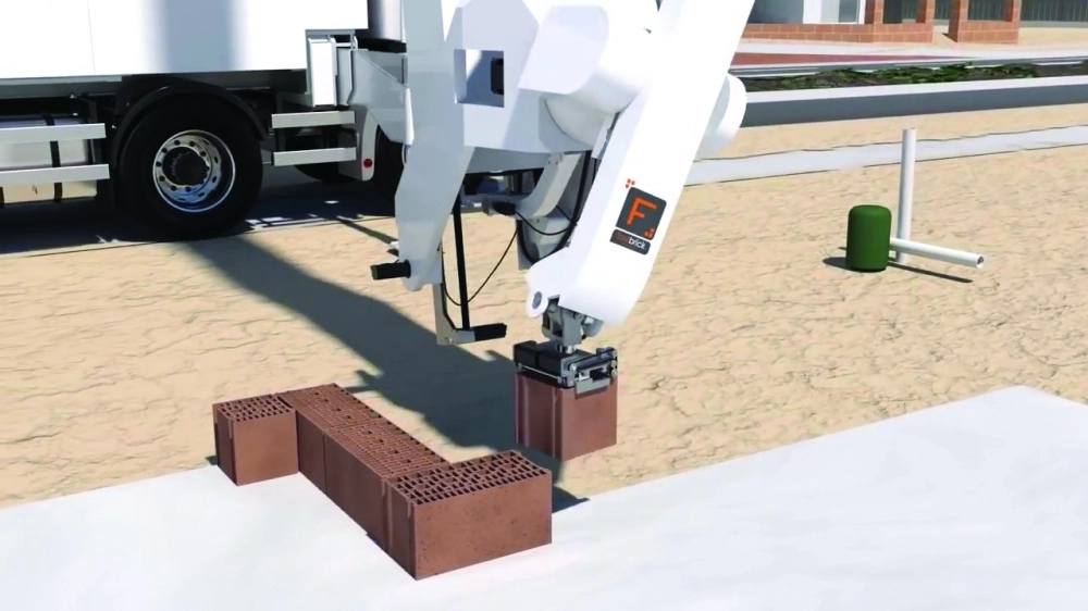 أثناء وضع الطوب آليا