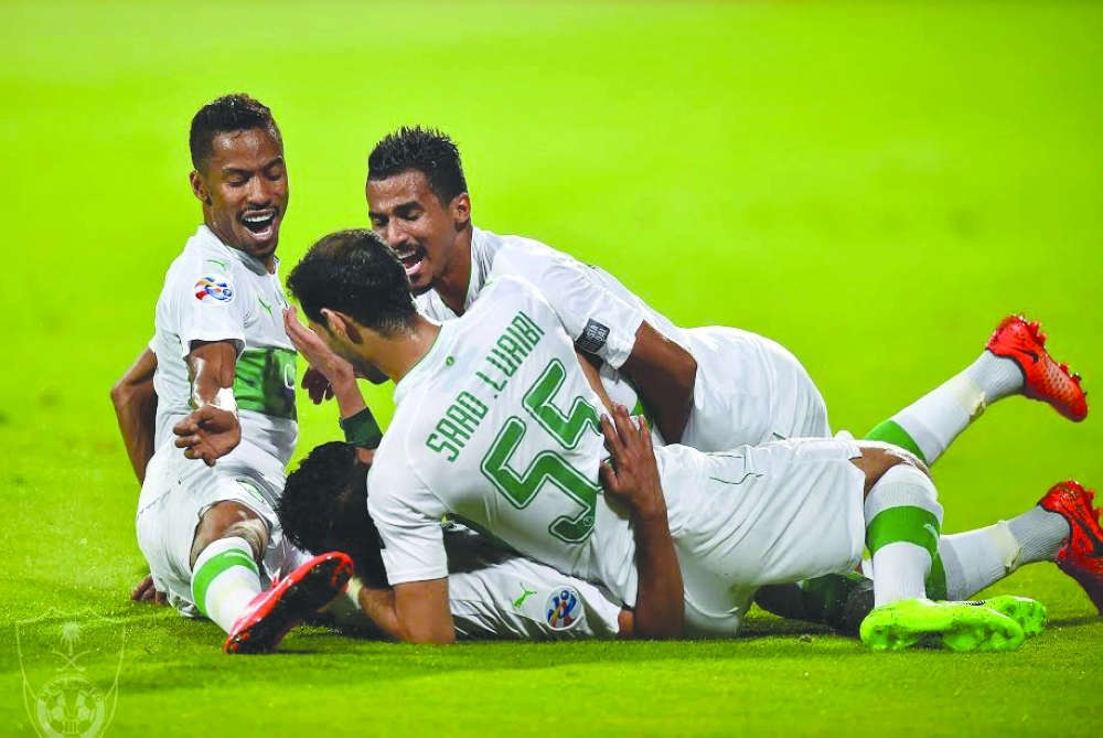 فرحة لاعبي الأهلي بهدف حسين المقهوي أمس                                                 (إعلامي الأهلي)