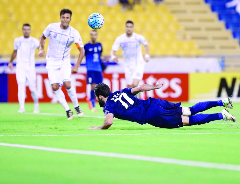 عمر خربين لحظة تسجيله هدفه في استقلال خوزستان أمس                                                                            (إعلامي الهلال)