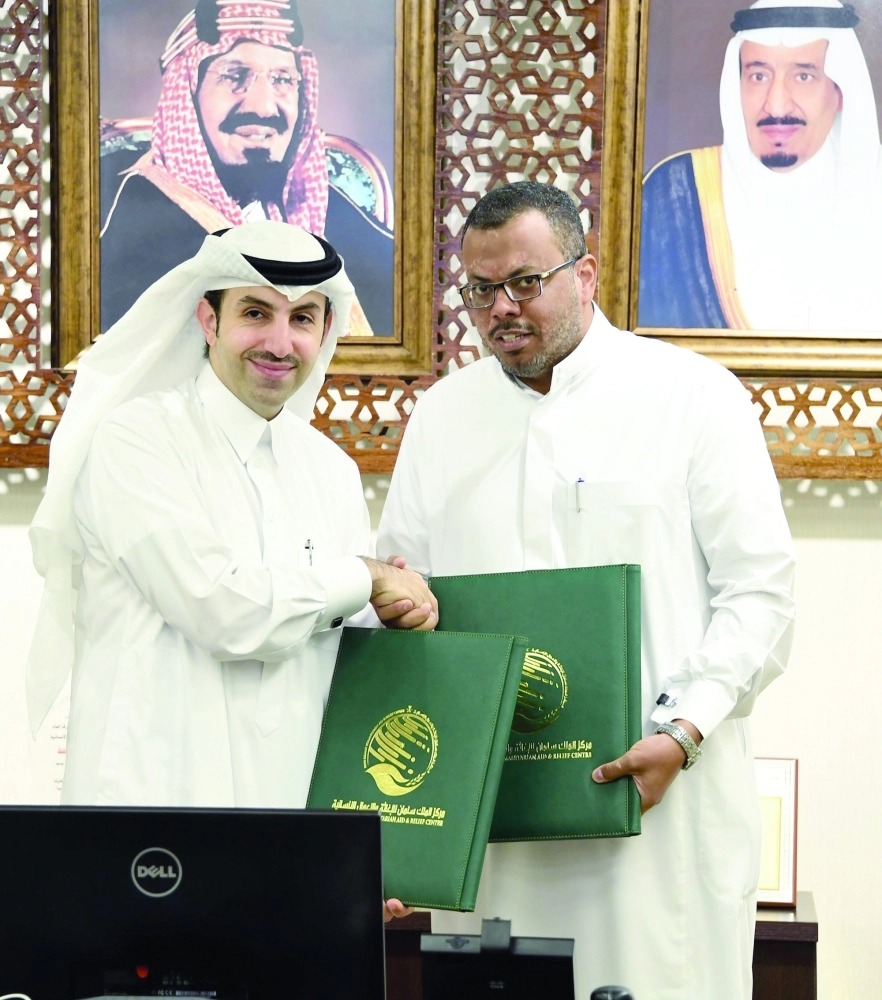 الحضراوي يتبادل مذكرتي المشروع عقب التوقيع  (واس) 