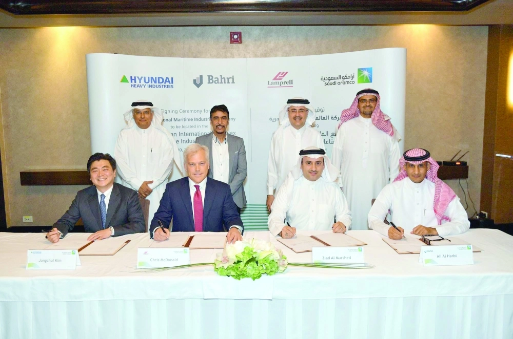 جانب من توقيع الاتفاقية                                              (مكة)