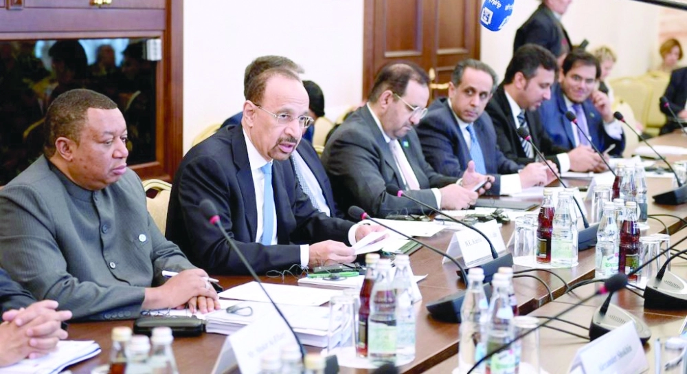 الفالح خلال ترؤسه الاجتماع                                                                                            (مكة)