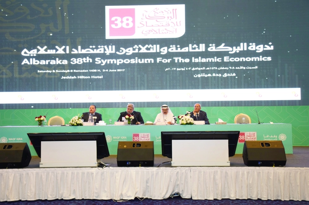 المشاركون في جلسات اليوم الثاني للندوة (مكة)